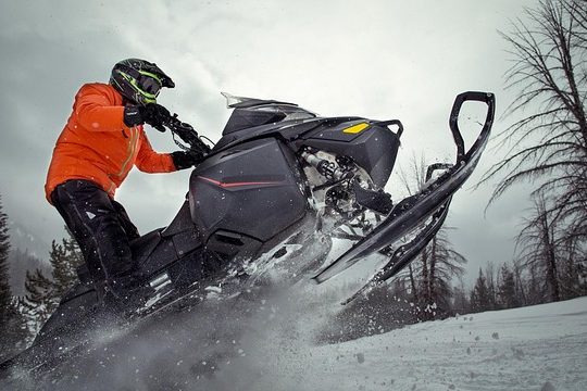 What is the best fit for clothing when snowmobiling