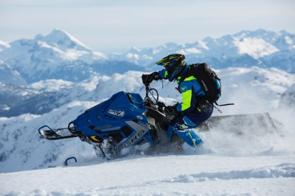 What to Wear Snowmobiling in the Mountains? | RockyMountains